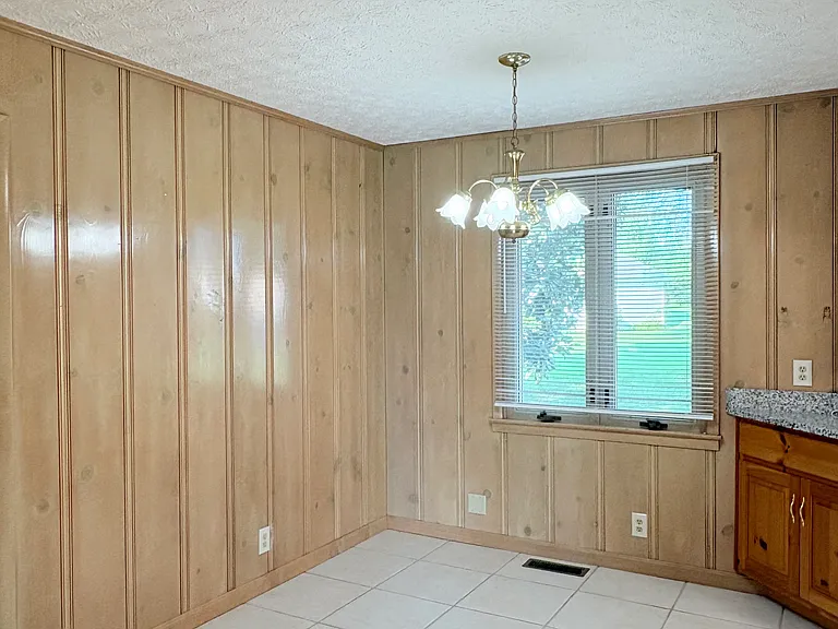 619 Lynnwood Way — Photo 9