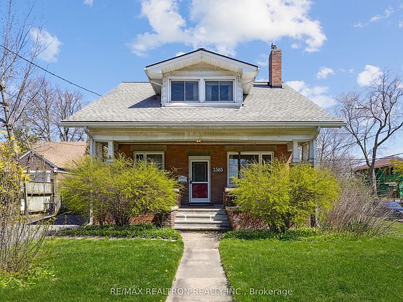 2nd image of 2585 Lake Shore Blvd W