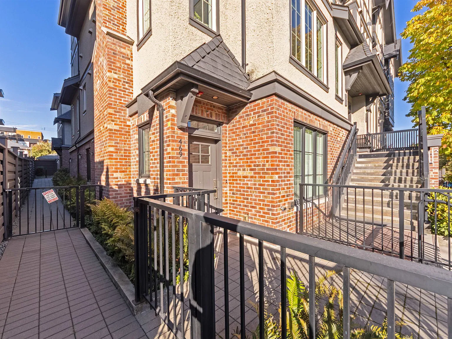 1 bed, 834 sqft, $2,400 — Photo 2