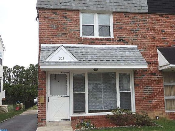 2nd image of 253 E Marthart Ave