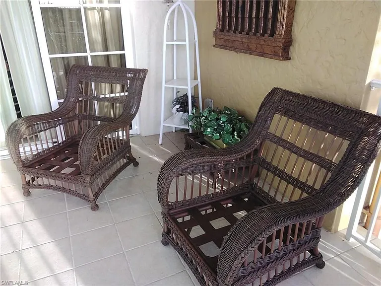 5068 Annunciation Cir #4201 — Photo 3