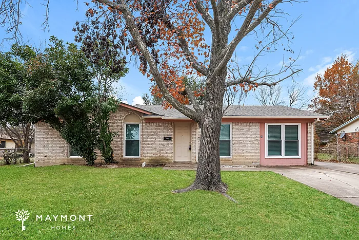 441 NW Jayellen Ave — Photo 1