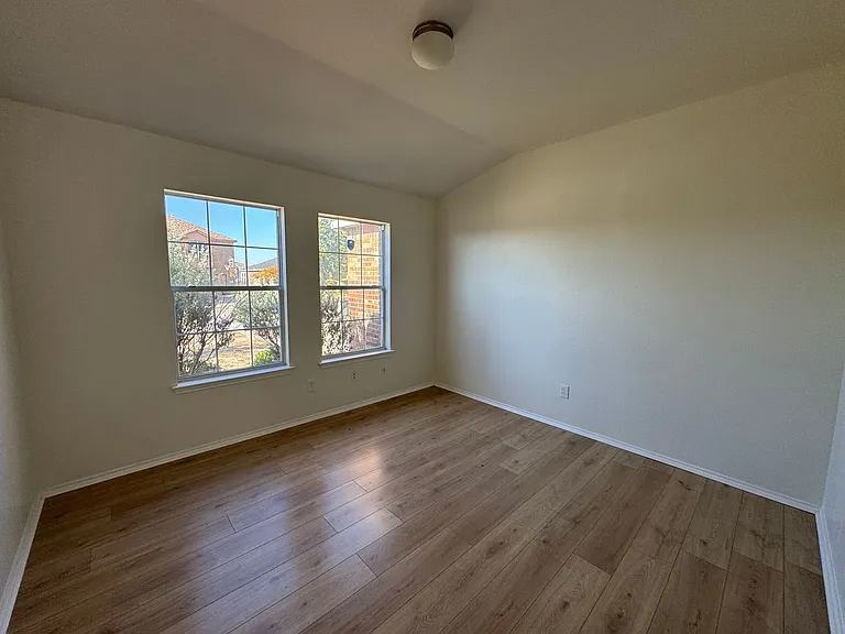 6206 Taree Loop — Photo 3