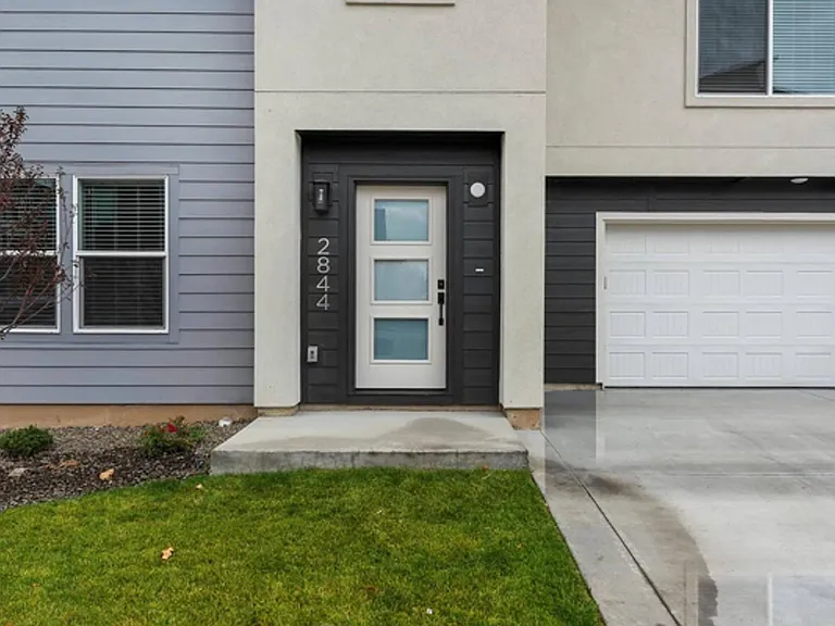 Bradbury Luxury Townhomes — Photo 20