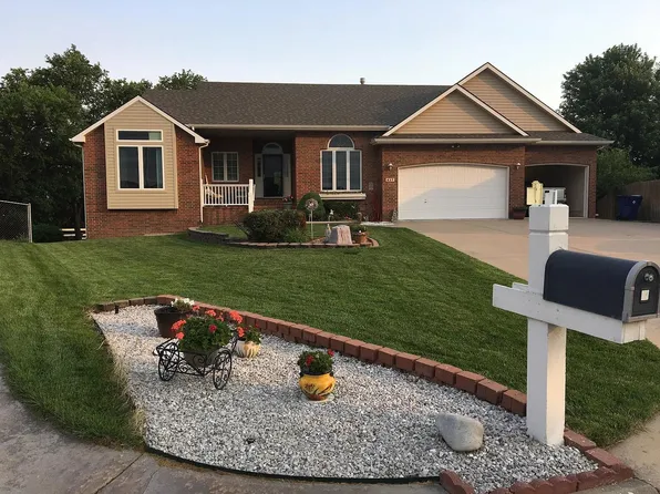 837 S Carriage Ct, Maize, KS 67101