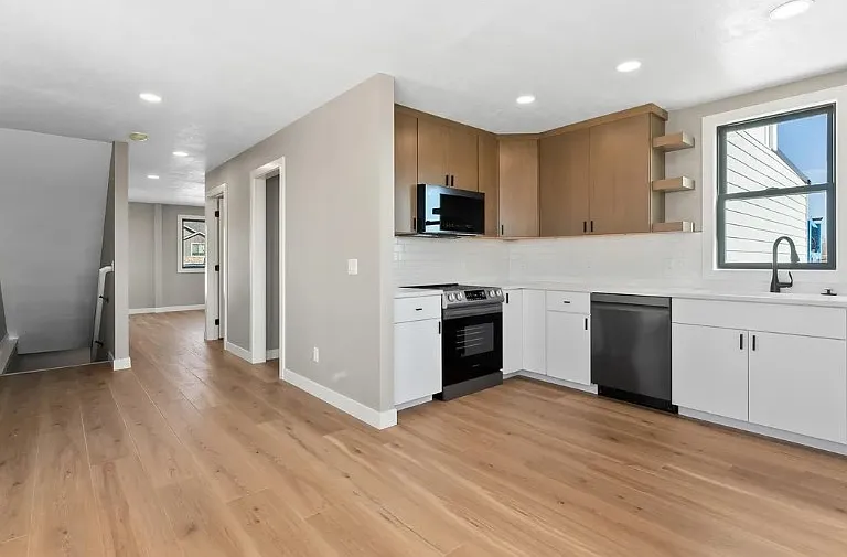 1901 E Wallin Cir — Photo 7