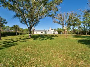 1860 Cypress Lake Dr, Grant Valkaria, FL 32949