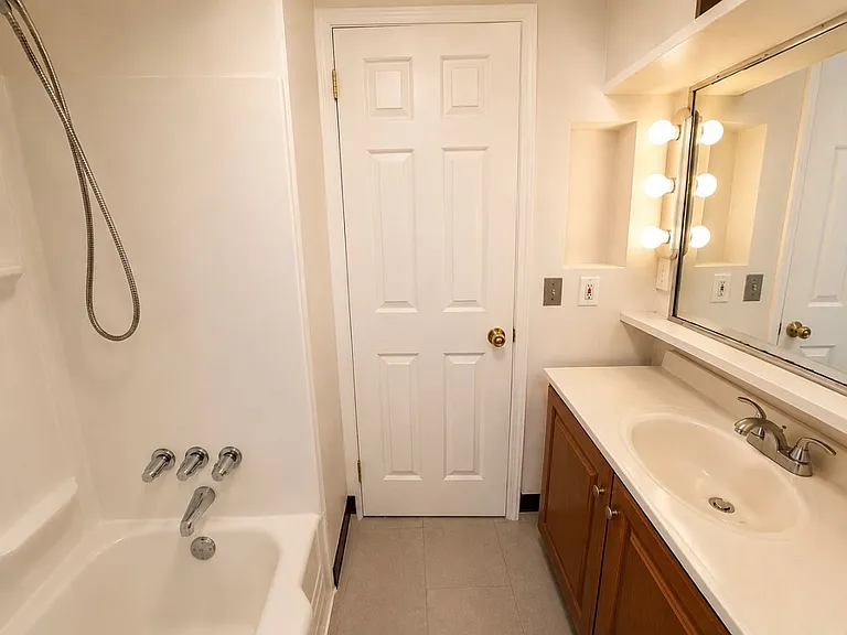 144 Sumner Ave — Photo 11