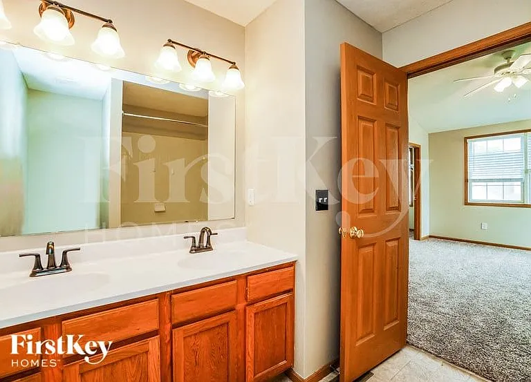 5435 Dietrich Ave — Photo 10