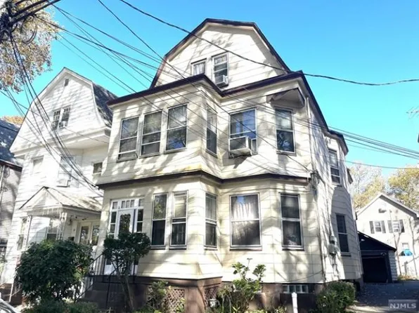 16 Llewellyn Ave, Bloomfield, NJ 07003