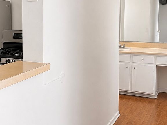 4th image of 1025 N Mariposa Ave APT 6