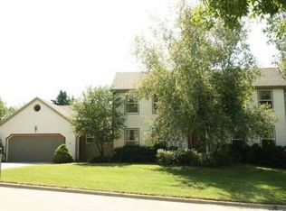 2825 Dartmouth Dr, Janesville, WI 53548