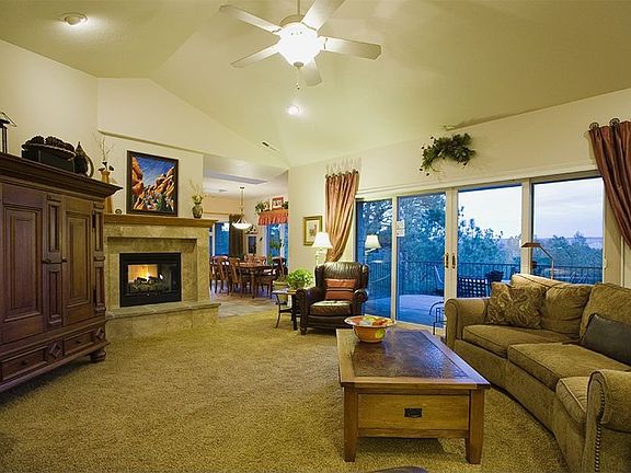vaulted great room w fireplace