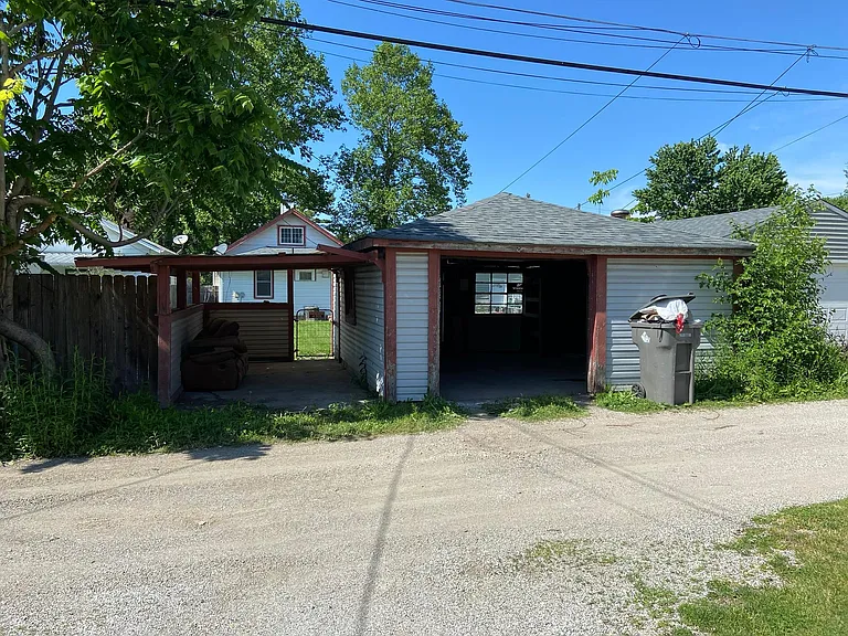 923 E Berwyn St — Photo 9