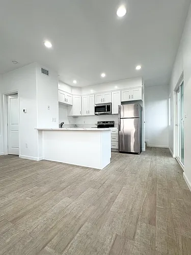 2223 Isabel St Photo 1
