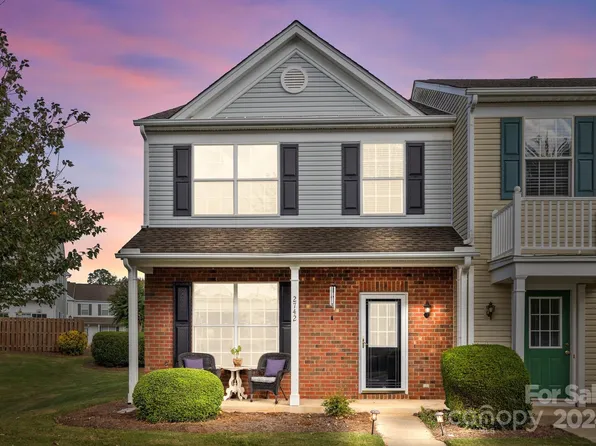 2742 Thornbush Ct, Charlotte, NC 28270
