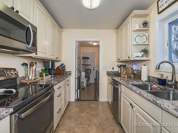 3rd image of 2932 Cecile St