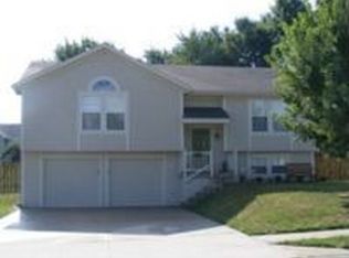 312 Shenandoah Dr, Raymore, MO 64083