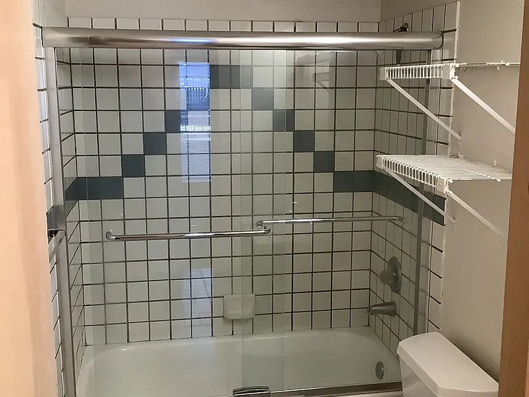 2356 Yale Ave E #6 — Photo 9