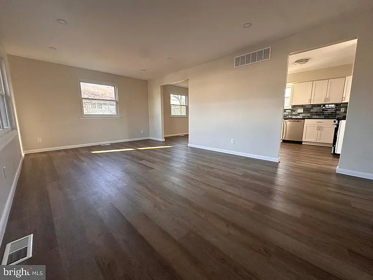 225 Velde Ave — Photo 3