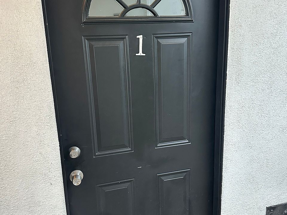 1st image of 2966 Clarendon Ave #1