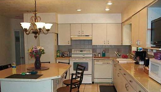 4th image of 5055 Oaklawn Ln