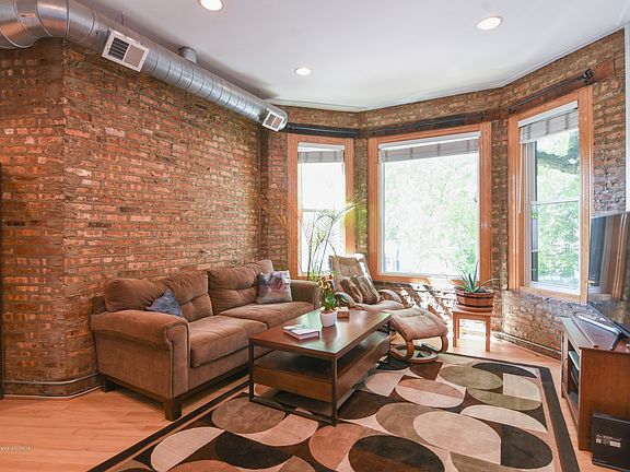 3rd image of 2139 W Montrose Ave #2