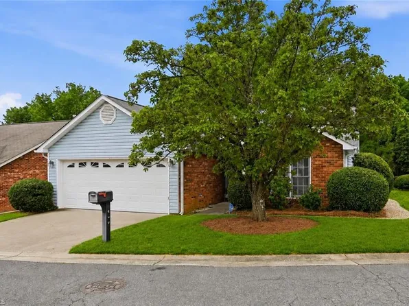 900 Heatherstone Dr, Winston Salem, NC 27104