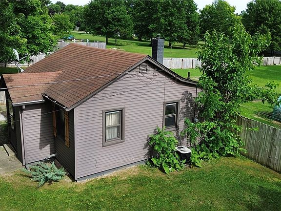 5th image of 555 Secrist Ln