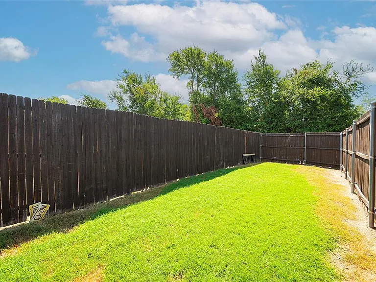 2133 Colby Ln — Photo 21