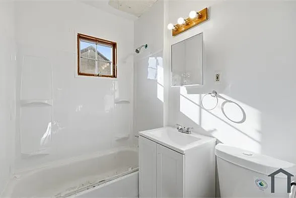 3247 W 121st St — Photo 5