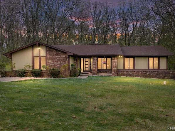 9730 Gibbs Rd, Clarkston, MI 48348
