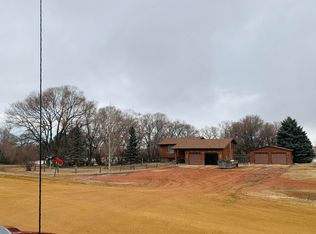 11151 33rd St SW, Dickinson, ND 58601