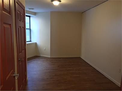 2nd image of 39 Lincoln Park APT 3C