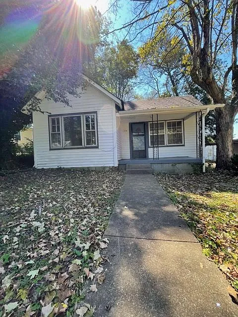 3 bed, 1050 sqft, $2,920 — Photo 1