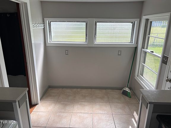 5th image of 137 Kinley Dr