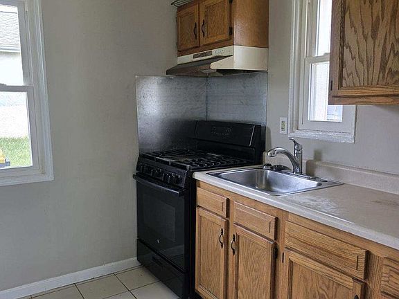 4th image of 464 Robinson Dr