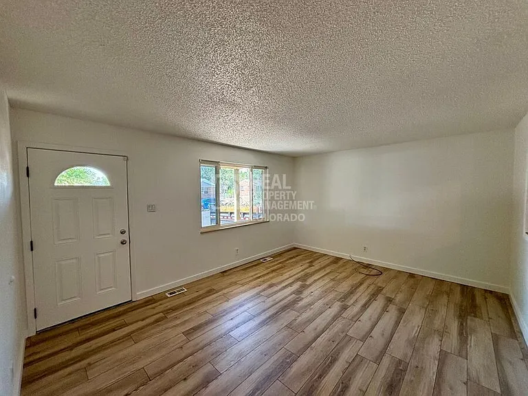 2043 E 116th Pl — Photo 3