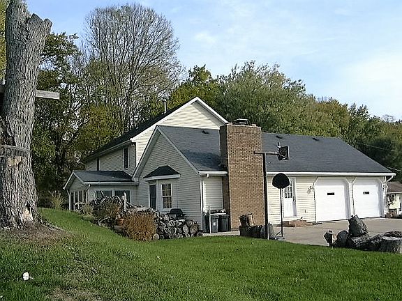 3rd image of 330 Hartford Dr