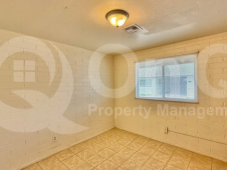 3122 E Hubbell St #B — Photo 2