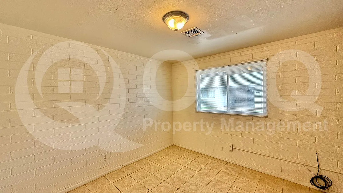 Building Photo - 3122 E Hubbell St #B