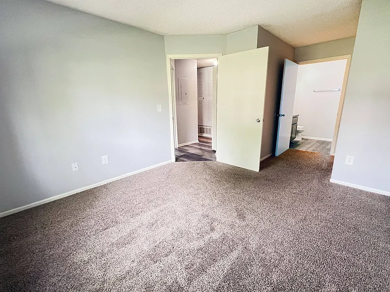 Eagle Crest Apartments — Photo 38