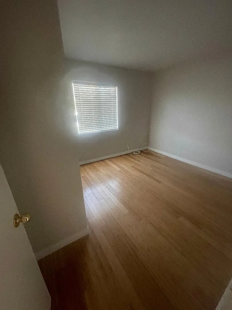 3 bed, 1391 sqft, $2,200 — Photo 4