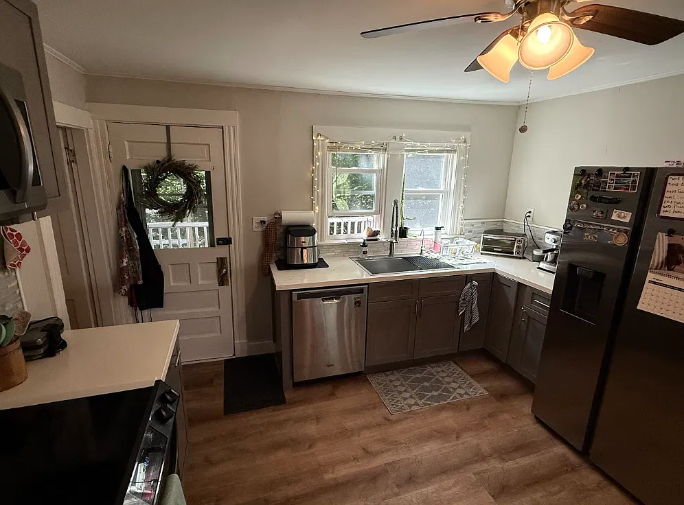 4 bed, 2100 sqft, $2,200 — Photo 2