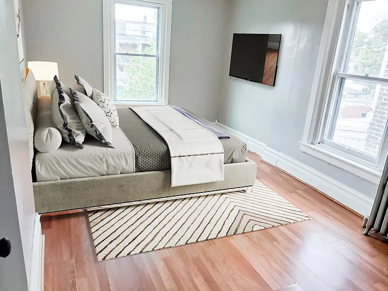 1020 W Green St — Photo 6