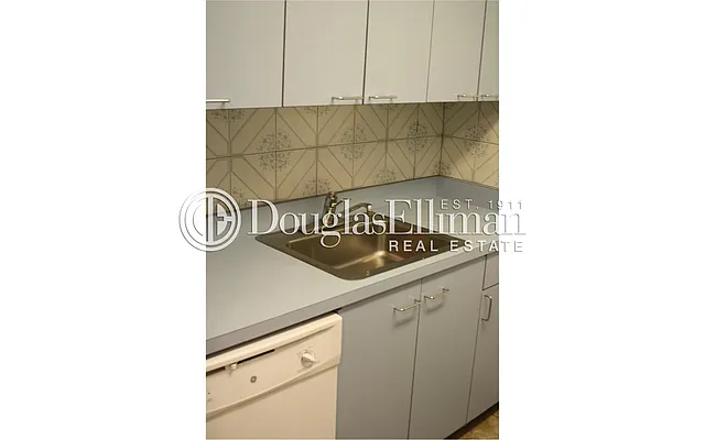 Rented by Douglas Elliman | media 36