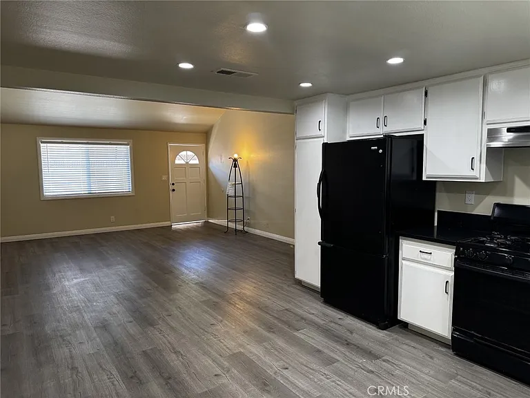 171 N Alameda Ave #B — Photo 7