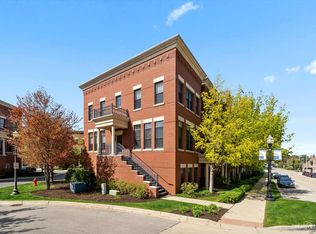 221 Prairie St, Elgin, IL 60120