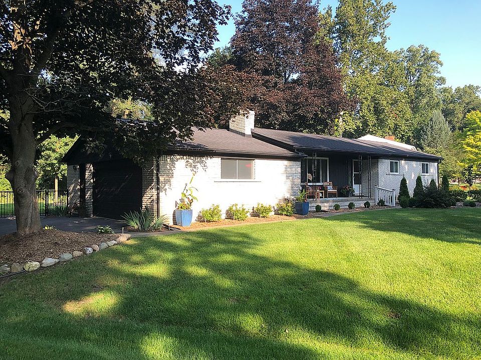 1st image of 49795 Valley Dr