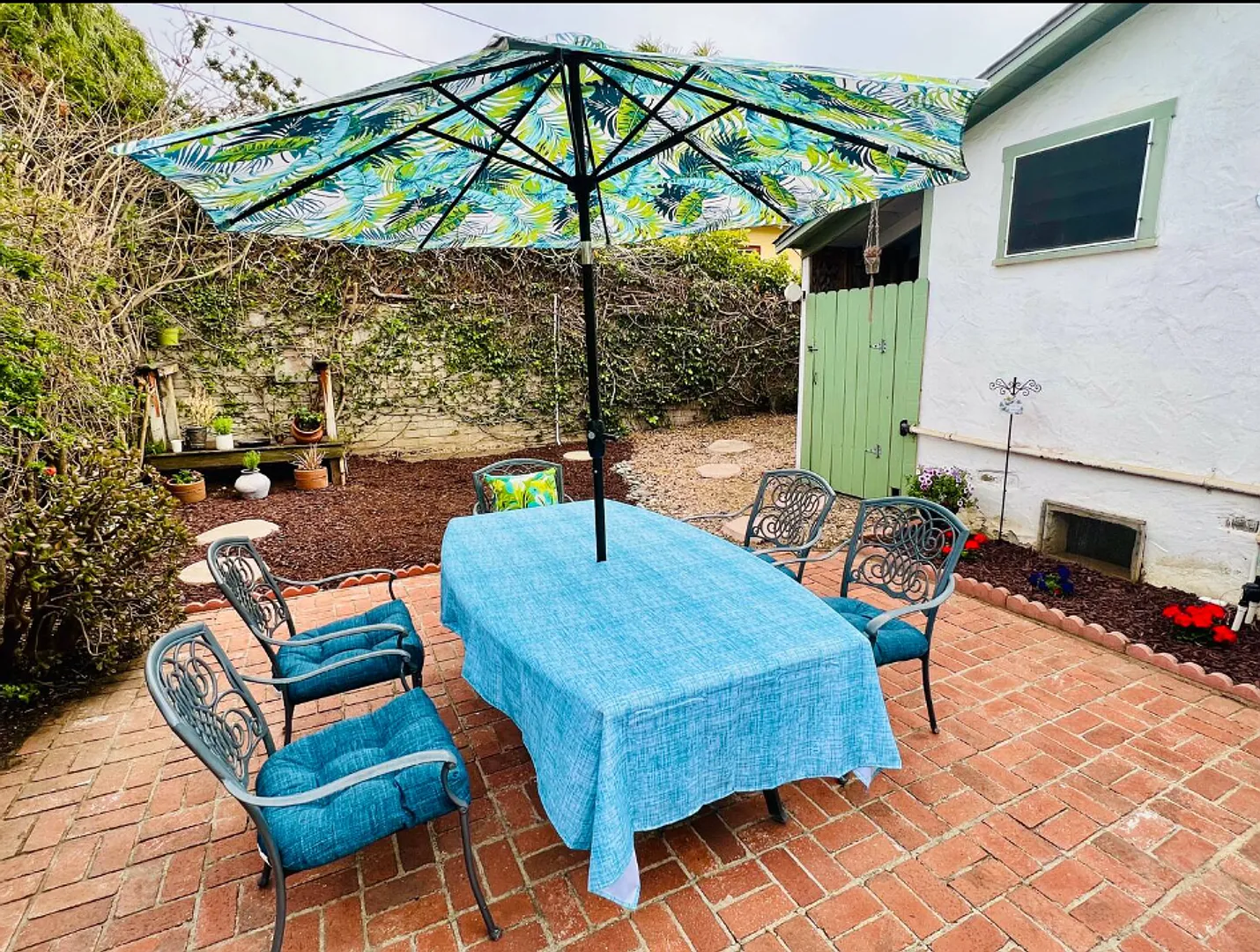 Coastal Charm in the Heart of Encinitas 2 Bed, 1 Bath Avail 12/1 — Photo 2